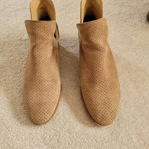 Lucky Ankle Boots (women 8)